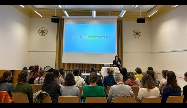 Workshop zum Thema «Umgang mit unangenehmen Situationen» mit Amelie Boehm. Foto Anna Steinegger, YP