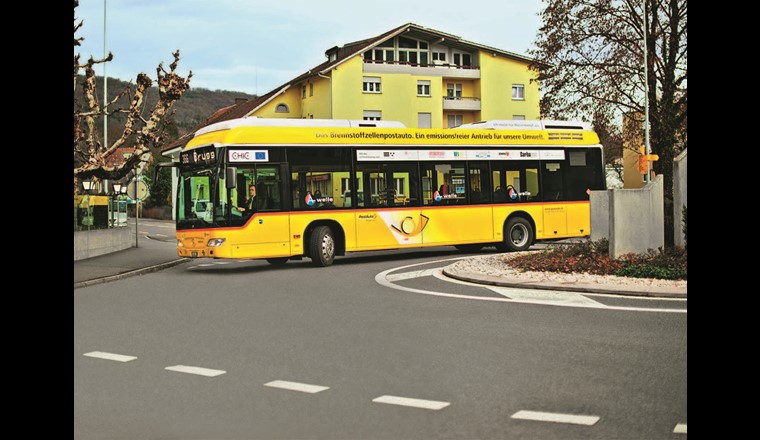 In einem fünfjährigen Probebetrieb waren bis 2017 schon einmal fünf wasserstoffbetriebene Postautos in der Region Brugg unterwegs. Bild aus dieser Zeit. (© Postauto AG)
