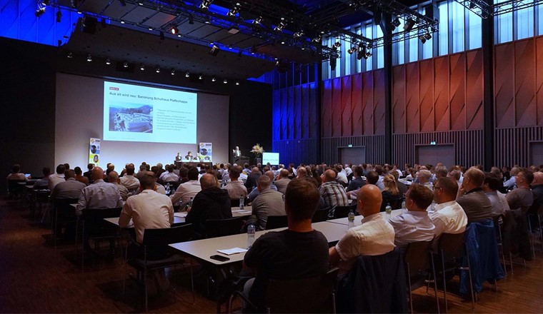 L'assemblée annuelle 2024 de SVGW s'est tenue au Trafo de Baden. Plus de 200 membres et invités ont participé à l'événement. (Image : SVGW)
