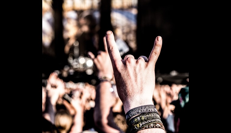 Jährlich pilgern etwa 85'000 Fans aus aller Welt nach Wacken in Schleswig-Holstein. (© AdobeStock)