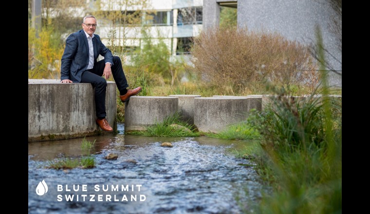 L'eau est un élément qui lui tient particulièrement à cœur : Heinz Habegger, co-initiateur de Blue Summit Switzerland. Photo A. della Bella/VSA