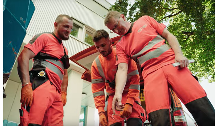 Shpend , Vasil und Kurt arbeiten als Entwässerungstechnologen bei der Fretz Kanal-Service AG.
Foto: Screenshot aus Video by brandaktuell/VSA