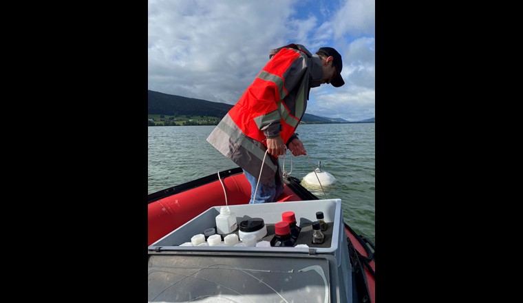 Rélèvement d’échantillons sur le Lac de Joux   (c) DGE