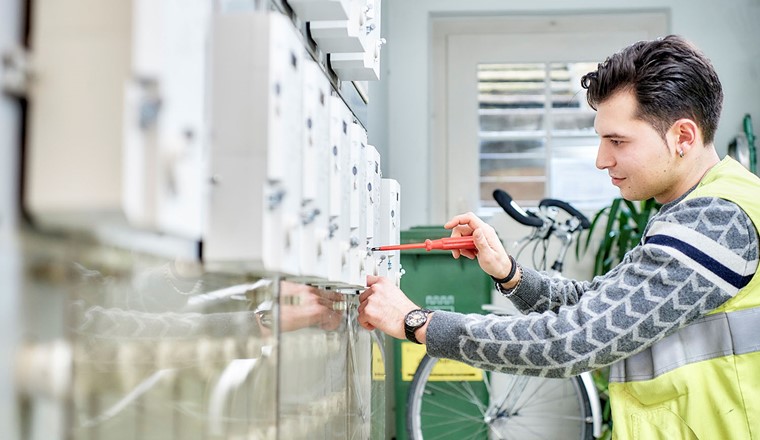 ewb hat den 80'000sten Smart Meter installiert. Damit sind 80 Prozent der Zähler in Bern umgerüstet. (© ewb)