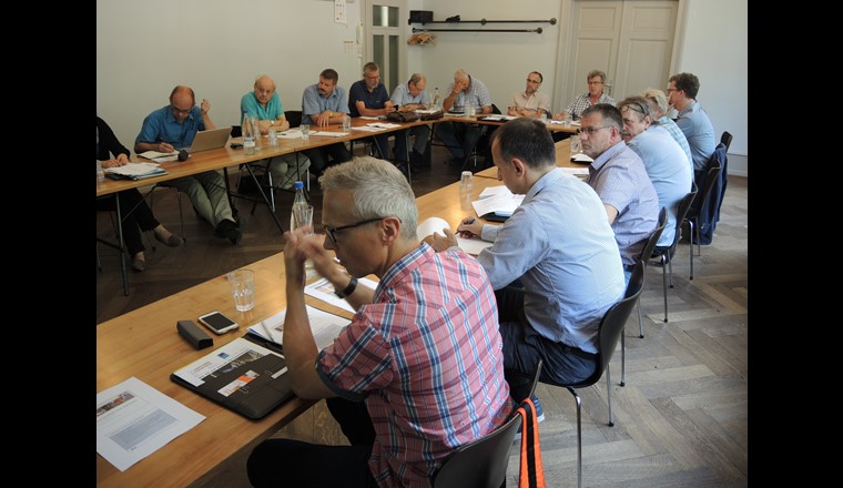 A metà luglio si è svolta a Berna una discussione approfondita sulla prossima revisione della formazione professionale di montatore/montatrice di tubazioni e di fontaniere/a.